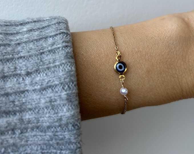 Gold Filled Evil Eye Bracelet. Greek Mati bracelet.  Freshwater Pearl bracelet. Gold, silver stainless steel chain.