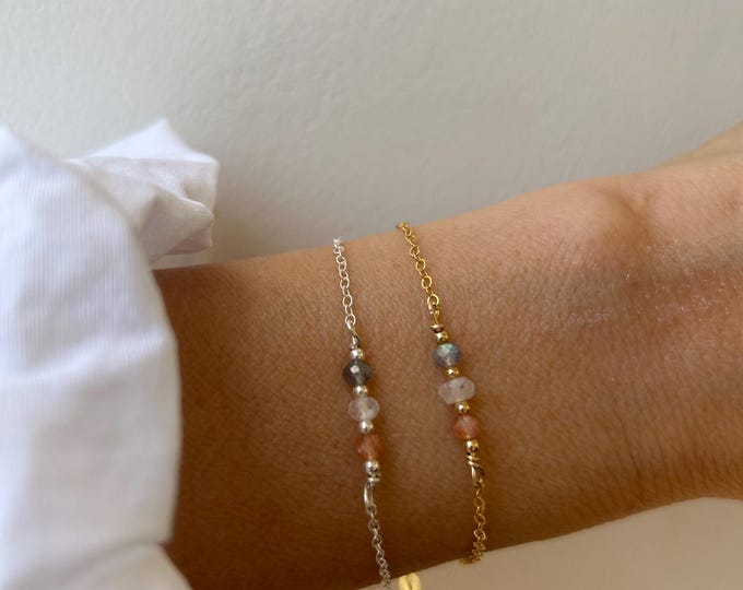 Moonstone, sunstone and labradorite bracelet. Positivity, healing, hormonal balance. Gold, silver, rose gold chain.