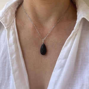Collana diffusore a goccia di lava, gioiello per aromaterapia con oli essenziali (catena in oro, argento o oro rosa)