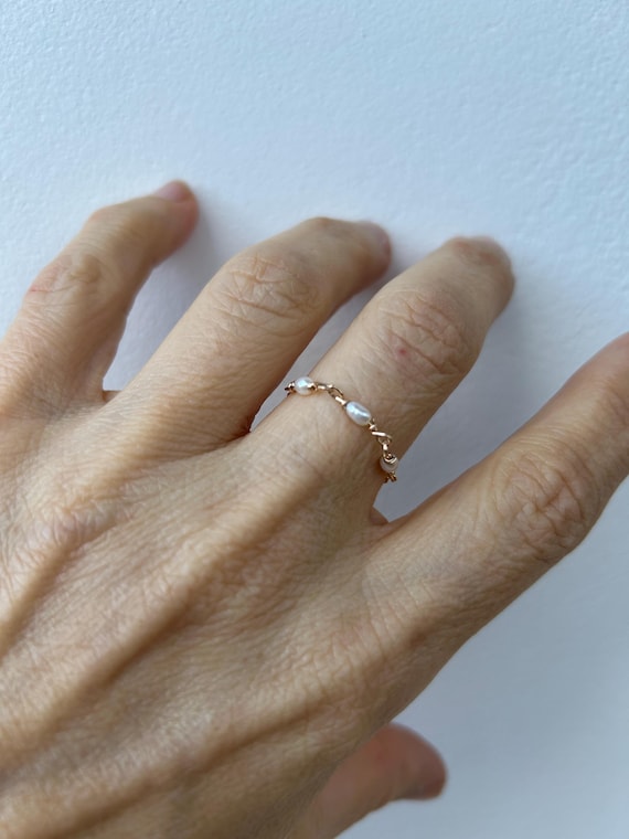 Dainty pearl ring. Freshwater pearl ring. Chain ring. 14k gold filled/rose gold filled/sterling silver ring.  June birthstone