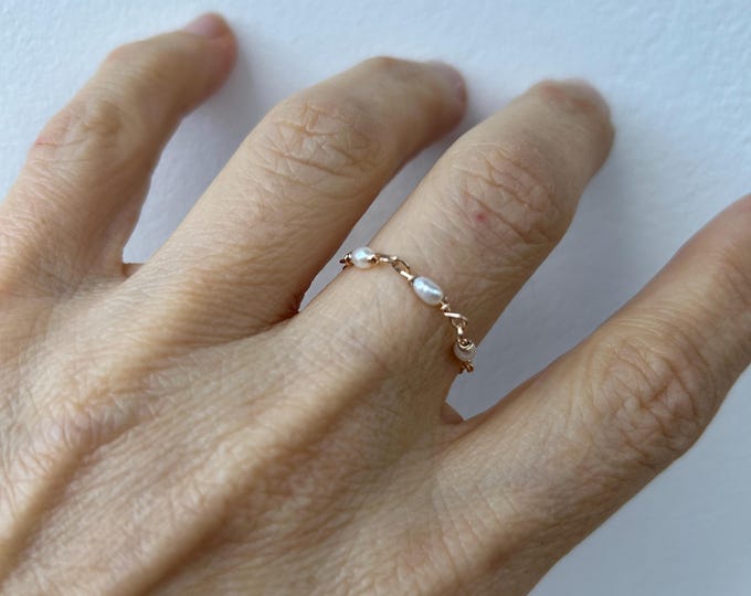 Dainty pearl ring. Freshwater pearl ring. Chain ring. 14k gold filled/rose gold filled/sterling silver ring.  June birthstone