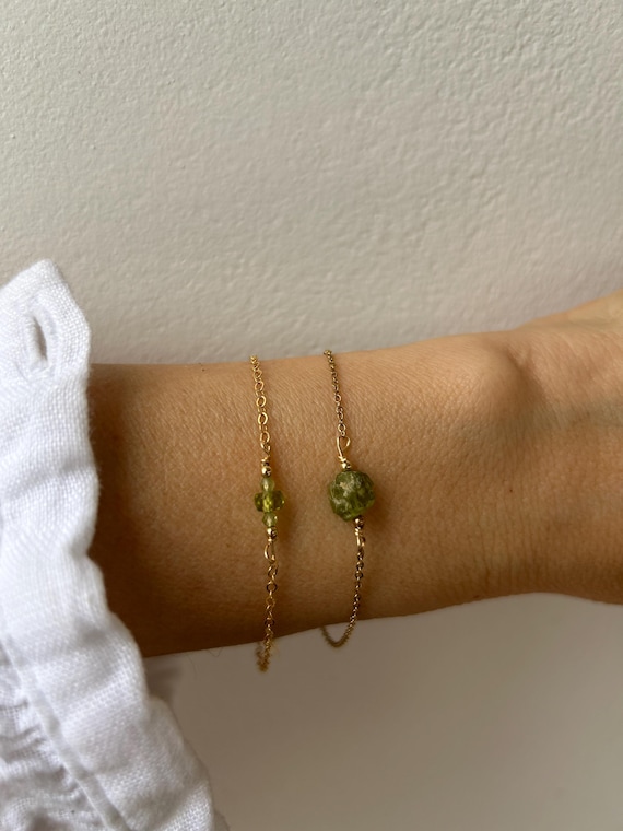 Peridot bracelet.  Raw peridot nugget bracelet. Dainty peridot bracelet. August birthstone.Gold, silver, rose gold chain.