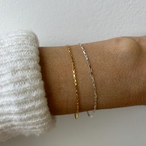 Minimalist box chain bracelet.  Gold filled box chain bracelet. Sterling silver box chain bracelet. Skinny bracelet.