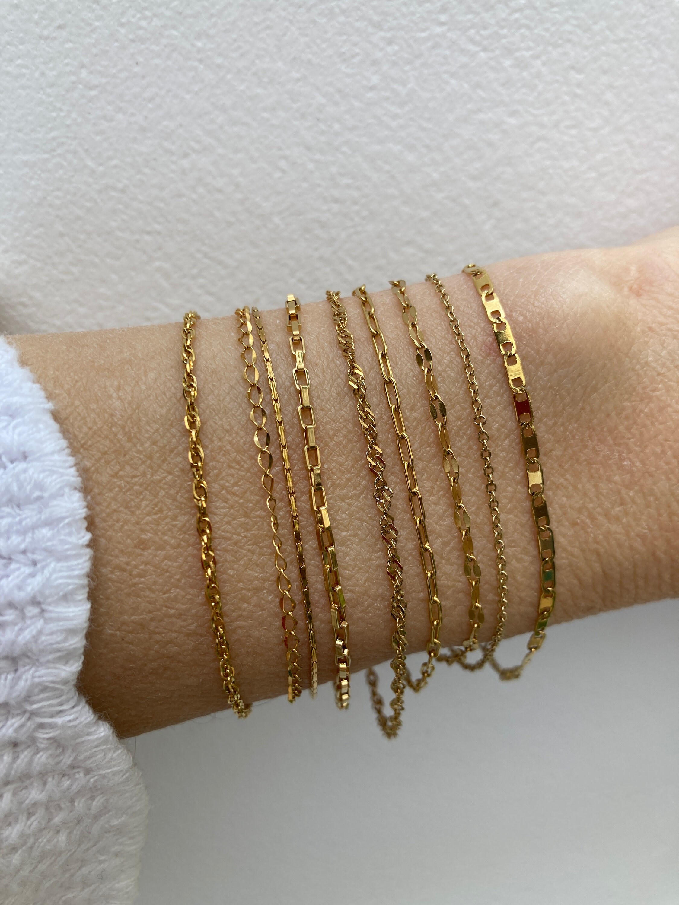 Minimalist bracelet. Dainty chain bracelet. Gold chain bracelet. Thin chain  bracelet. Skinny bracelet. Layering bracelet.