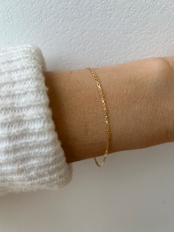 Gold filled chain bracelet. Minimalist bracelet.  Dainty box chain bracelet.  Skinny bracelet. 18k gold filled .