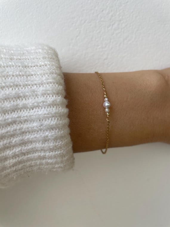 Dainty pearl bracelet. Tiny pearl bracelet. Simple pearl bracelet. Gold, silver, rose gold chain. Freshwater pearl. June birthstone.