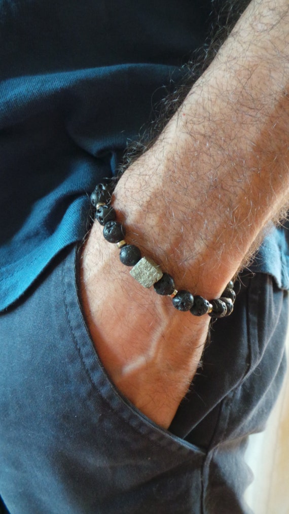 Pyrite and lava bracelet. Bracelet for abundance and protection. Beaded stretch bracelet for men. 8mm beads.