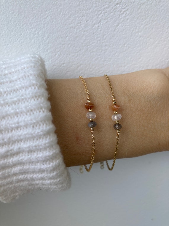 Moonstone, sunstone and labradorite bracelet. Positivity, healing, hormonal balance. Gold, silver, rose gold chain.
