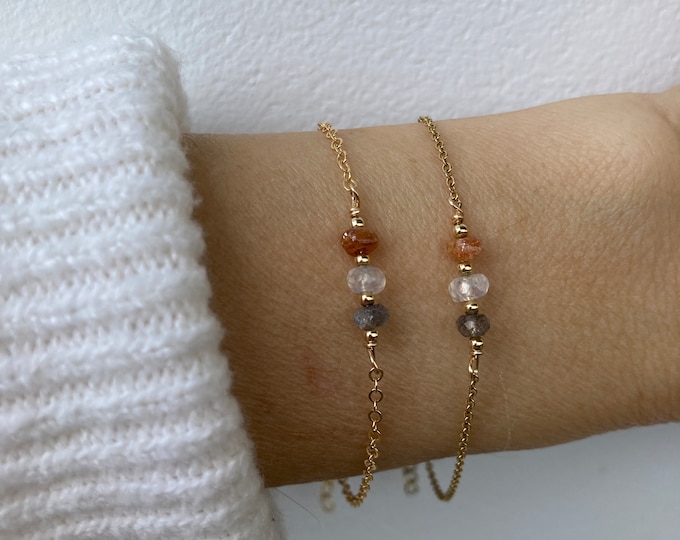 Moonstone, sunstone and labradorite bracelet. Positivity, healing, hormonal balance. Gold, silver, rose gold chain.
