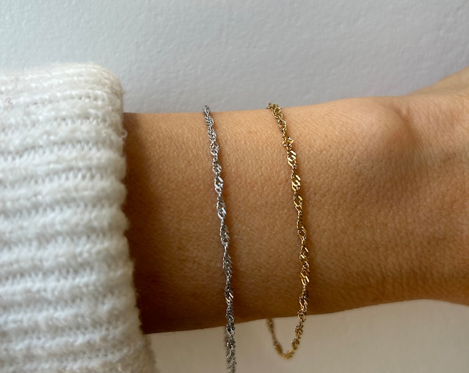 Minimalist bracelet. Dainty chain bracelet. Gold/silver chain bracelet. Singapore twist bracelet. Layering bracelet.