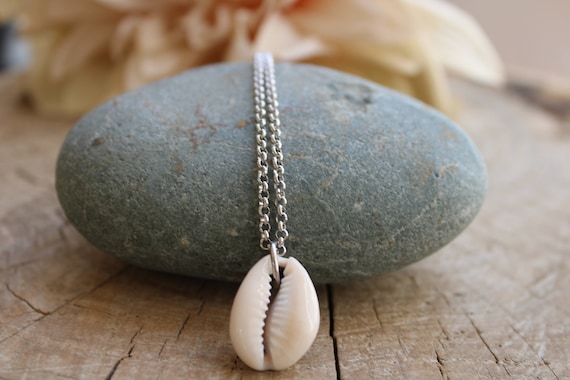 Necklace boho style Surfer sea white pearl choker Puka shell flat - Ruby  Lane