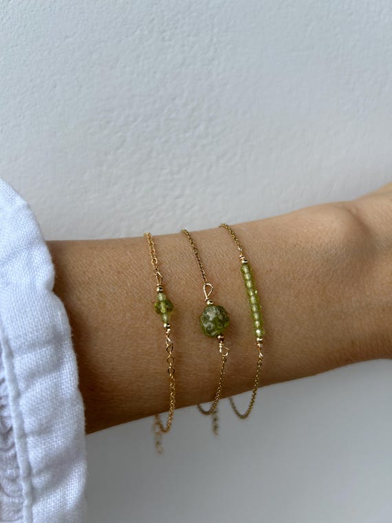 Peridot bracelet.  Raw peridot nugget bracelet. Dainty peridot bracelet. August birthstone.Gold, silver, rose gold chain.