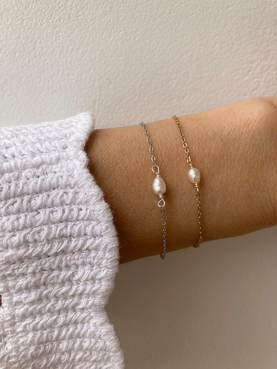 Dainty pearl bracelet. Tiny pearl bracelet. Simple pearl bracelet. Gold, silver, rose gold chain. Freshwater pearl. June birthstone.