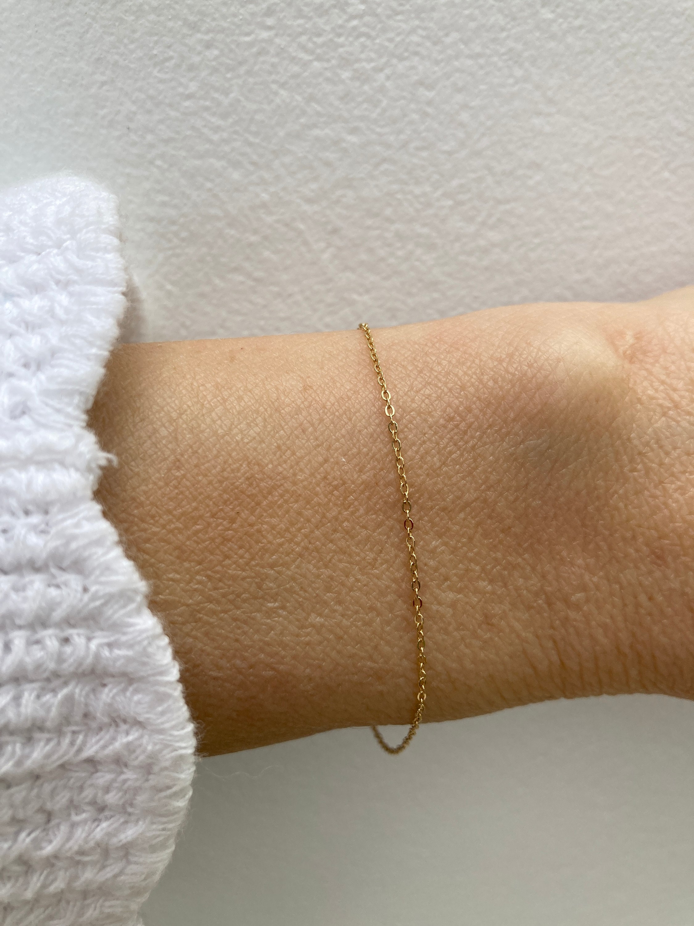 Thin chain bracelet