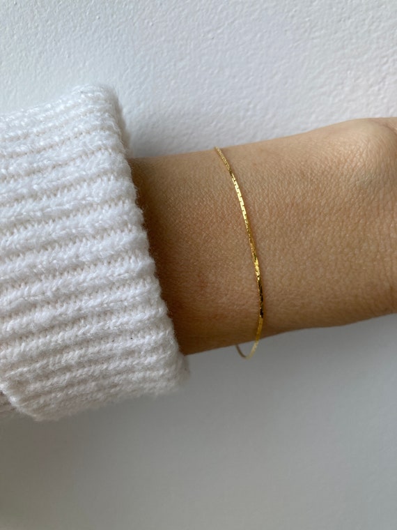 Minimalist bracelet. Dainty chain bracelet. Snake chain bracelet. Thin chain bracelet. Skinny bracelet. 18k gold filled chain bracelet.