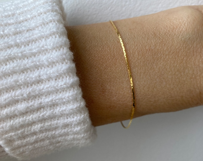 Dainty Gold Filled Snake Chain Bracelet. Minimalist Style. Skinny bracelet.
