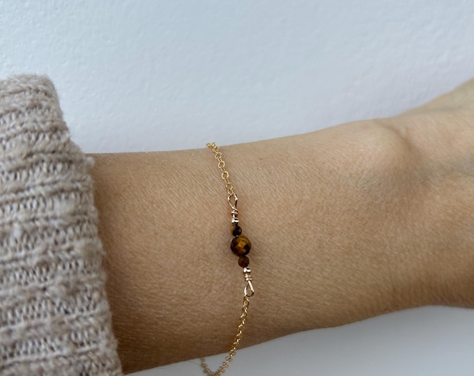 Dainty tiger's eye bracelet. Gemstone chain bracelet. Protection, prosperity, good luck. Gold/silver/rose gold.