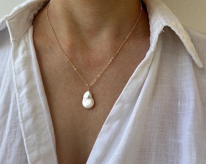 Keshi pearl necklace.  June birthstone. Bridal necklace. Gold, silver, rose gold chain with pearl pendant.