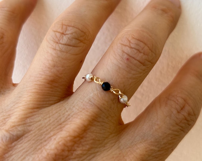 Dainty Pearl and black tourmaline Chain Ring - Gold Filled/sterling silver Ring - Minimalist Jewelry