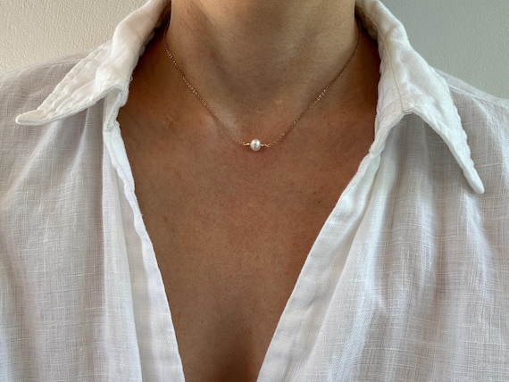 Dainty pearl choker necklace.  Pearl necklace.  Bridal necklace. June birthstone. Gold, rose gold, silver chain