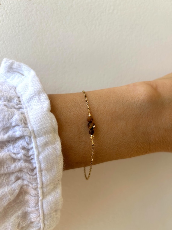 Dainty tiger's eye bracelet. Gemstone chain bracelet. Protection, prosperity, good luck. Gold/silver/rose gold.