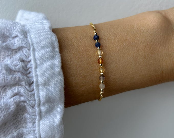 Moonstone, citrine and sodalite beaded bracelet. Healing crystal bracelet. Gold, silver, rose gold chain.