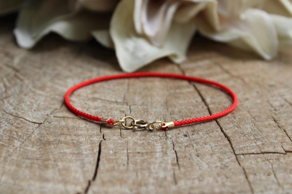 Simple red string bracelet. Red string of fate bracelet. Kabbalah Protection bracelet.