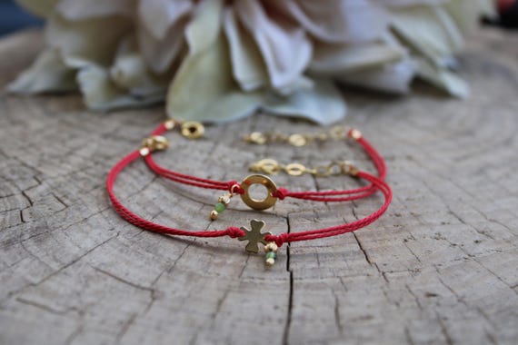 Green jade red String of Fate Bracelet. Cord bracelet for abundance, luck and protection. Four leaf clover cord bracelet. Circle charm.