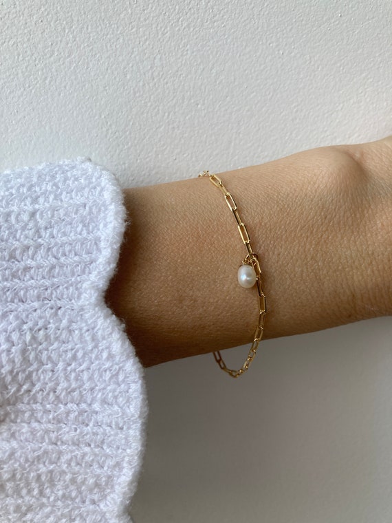 Pearl bracelet. Gold filled pearl bracelet. Dainty pearl bracelet. Paper clip pearl bracelet. June birthstone. Bridal bracelet.