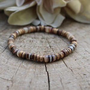 Mens beaded bracelet.  Hammer oyster shell heishi bracelet. Coconut and shell bracelet. Mens stretch bracelet. Surfer style bracelet.