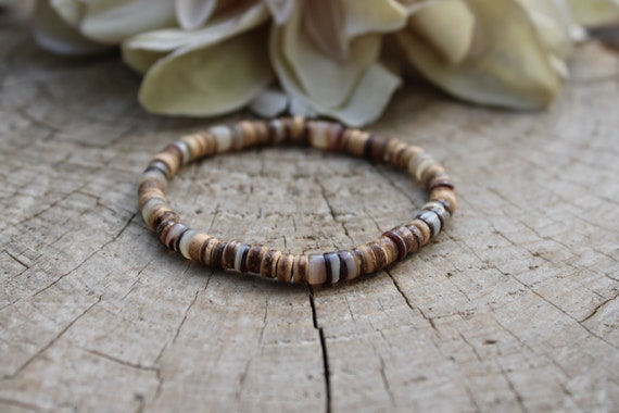 Mens beaded bracelet.  Hammer oyster shell heishi bracelet. Coconut and shell bracelet. Mens stretch bracelet. Surfer style bracelet.