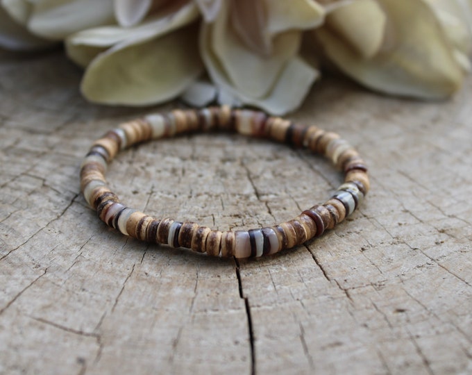 Mens beaded bracelet.  Hammer oyster shell heishi bracelet. Coconut and shell bracelet. Mens stretch bracelet. Surfer style bracelet.