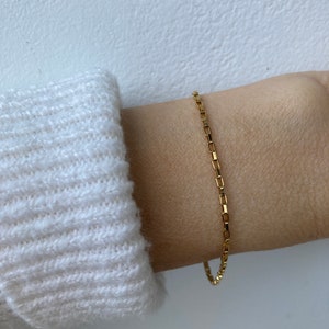 Minimalist bracelet. Dainty chain bracelet. Gold/silver chain bracelet. Thin chain bracelet. Skinny bracelet. Layering bracelet. Box chain