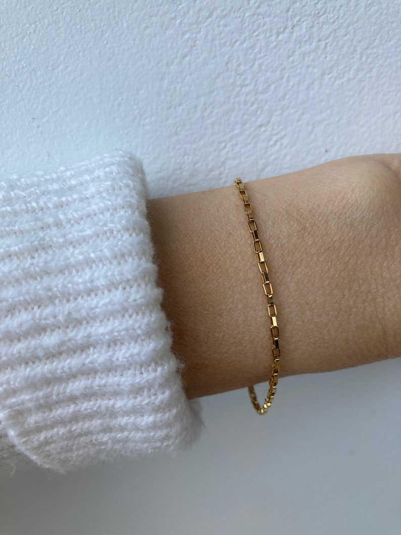 Minimalist bracelet. Dainty chain bracelet. Gold/silver chain bracelet. Thin chain bracelet. Skinny bracelet. Layering bracelet. Box chain