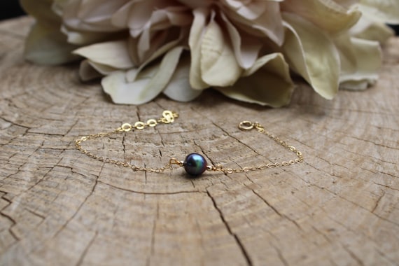 Dainty single pearl bracelet. Peacock pearl bracelet.  Grey peacock pearl bracelet. June birthstone. Gold, silver, rose gold chain.