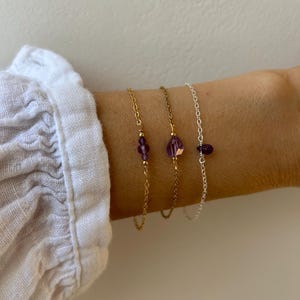 Zierliches Amethyst Armband. Amethyst Nugget Armband. Amethyst Tropfen Gliederarmband. Gold, Silber, Rotgold Kette. Februar Kette.