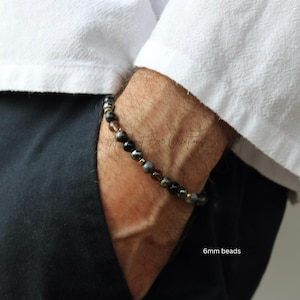 Empath Schutz Armband für Männer. Schwarzer Turmalin, Hämatit, Rauchquarz, Larvikit (schwarzer Mondstein) und Pyrit. 6 mm Perlen.