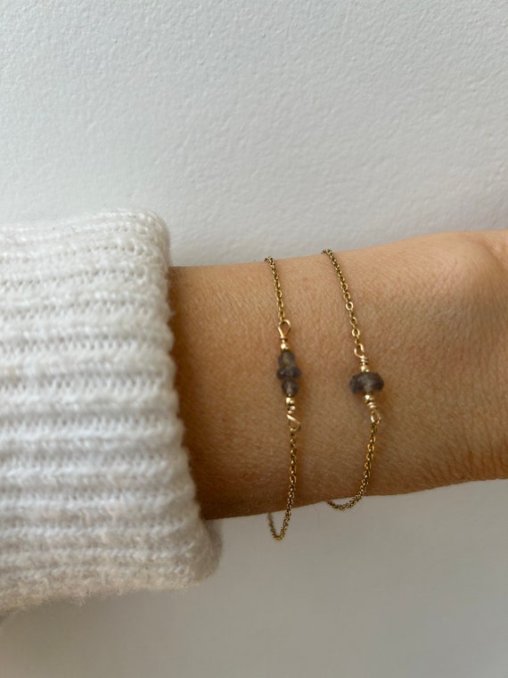 Dainty labradorite bracelet. Blue flash labradorite bracelet. Gemstone chain bracelet. Gold, silver, rose gold.