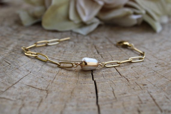 Chunky pearl bracelet. Paper clip pearl bracelet. Baroque pearl bracelet. Single pearl bracelet. Gold, silver