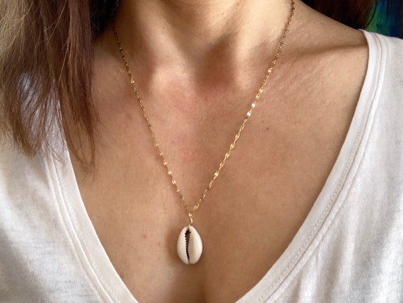 White cowrie shell necklace. White shell necklace. Natural cowrie necklace. Layering necklace. Gold/silver chain cowrie necklace.