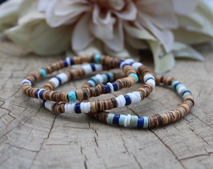 Mens beaded bracelet. Surfer style bracelet. Coconut heishi beads. Stretch bracelet.