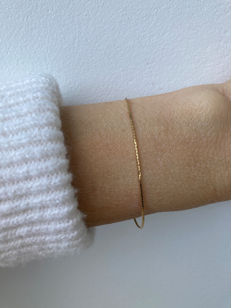 Minimalist bracelet. Dainty chain bracelet. Gold/silver chain bracelet. Thin chain bracelet. Skinny bracelet. Layering bracelet. Snake chain