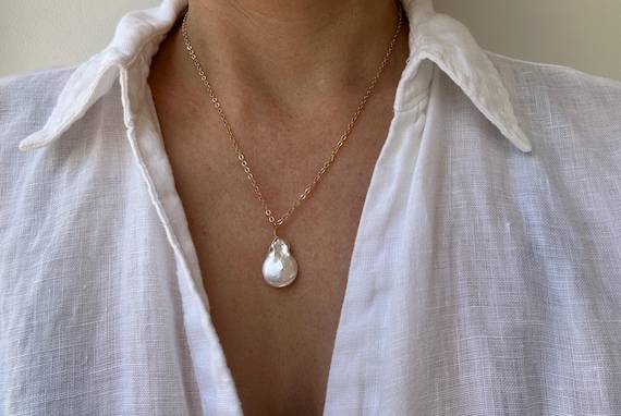 Keshi pearl necklace.  June birthstone. Bridal necklace. Gold, silver, rose gold chain with pearl pendant.