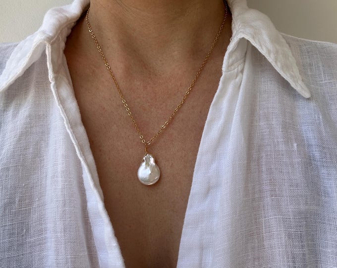 Keshi pearl necklace.  June birthstone. Bridal necklace. Gold, silver, rose gold chain with pearl pendant.