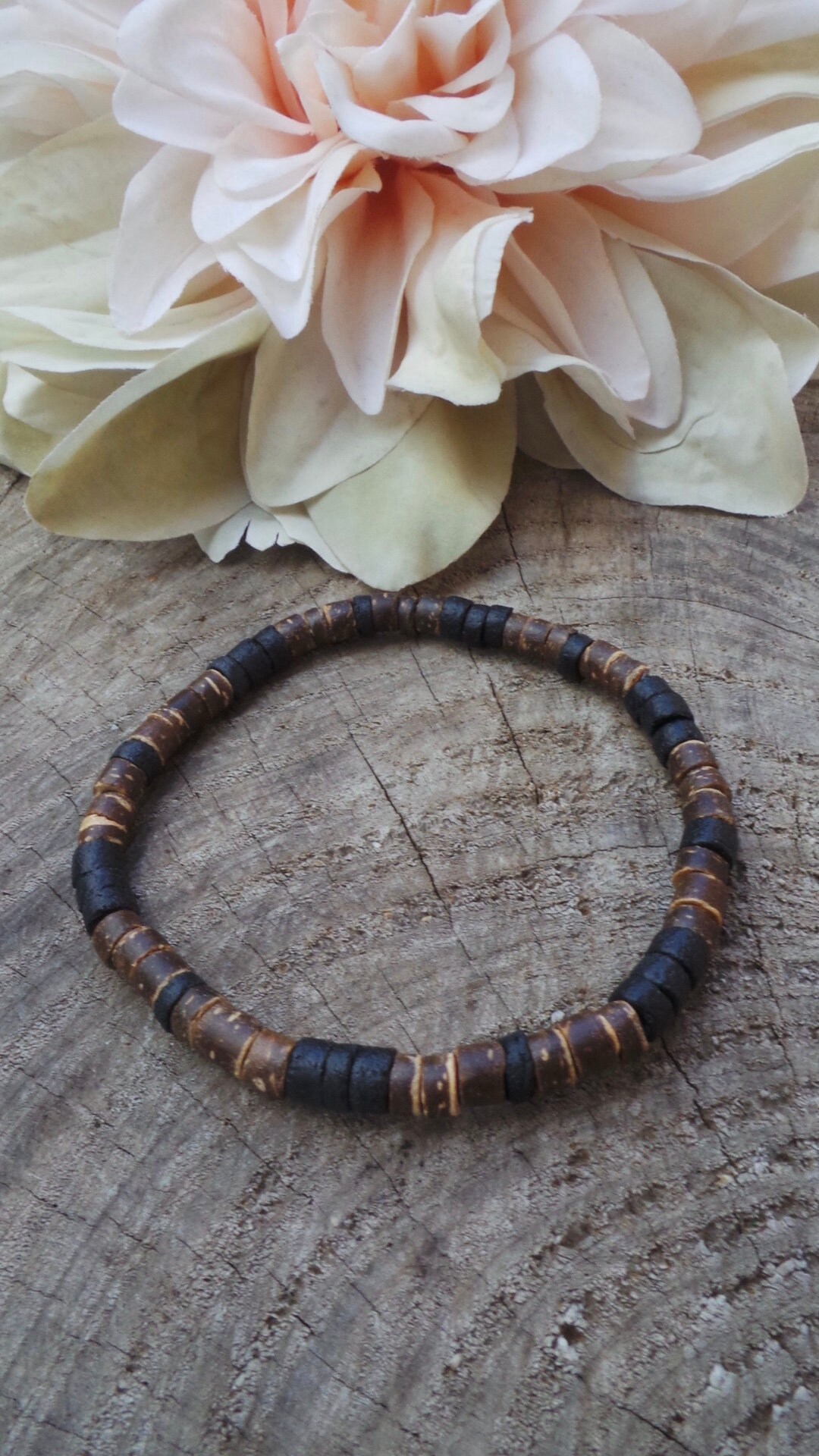 Mens bracelet. Mens beaded bracelet. Mens surfer style bracelet. Mens