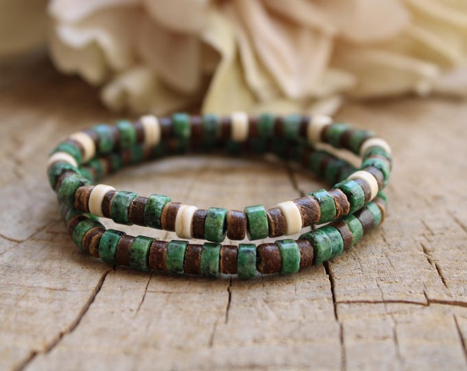 Mens beaded bracelet. Mens surfer style bracelet.Mens stretch bracelet. Turquoise bracelet. African turquoise.