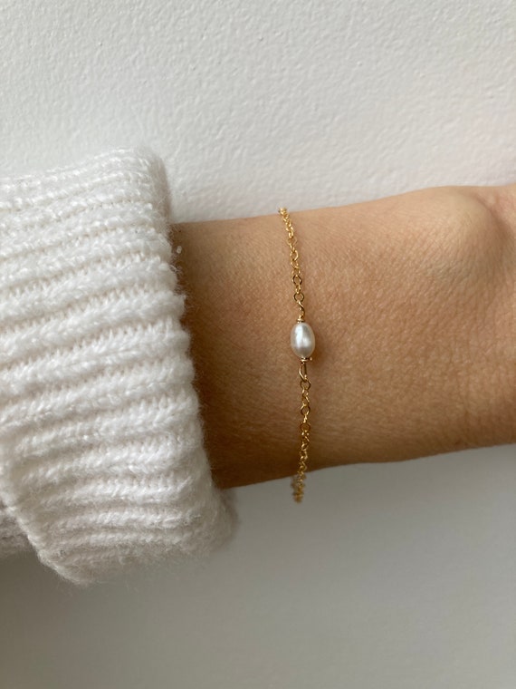 Dainty pearl bracelet. Tiny pearl bracelet. 14k gold filled pearl bracelet. Sterling silver pearl Bracelet.  Wedding Jewelry.