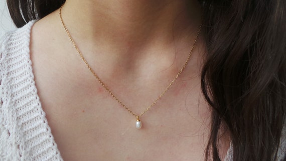 Pearl necklace. Bridal necklace. Simple pearl necklace. Teardrop pearl necklace. Gold, silver, rose gold chain.