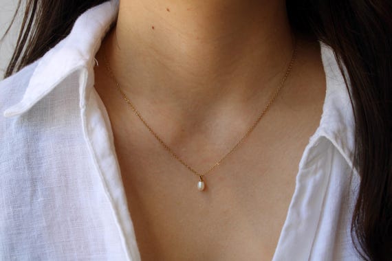 Pearl necklace. Bridal necklace. Simple pearl necklace. Teardrop pearl necklace. Gold, silver, rose gold chain.