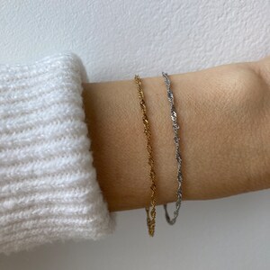 Minimalist bracelet. Dainty chain bracelet. Gold/silver chain bracelet. Singapore twist bracelet. Layering bracelet.